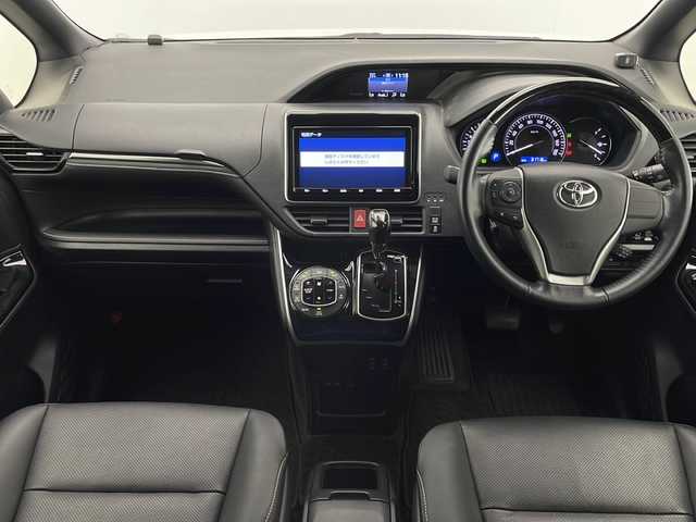 トヨタ エスクァイア Gi 宮崎県 2018(平30)年 3.2万km ホワイトパールクリスタルシャイン Toyota Safety Sense/〇プリクラシュセーフティ/〇レーンディパーチャーアラート/〇オートマチックハイビーム/〇コーナーセンサー/〇先行車発進告知/純正9インチSDナビ/フルセグTV/CD/DVD/Bluetooth/バックカメラ/純正12.1インチ後席ディスプレイ（V12T-R68C)/両側パワースライドドア/クルーズコントロール/黒レザーシート/シートヒーター/LEDヘッドライト/ビルトインETC2.0/純正15インチAW/アイドリングストップ/前後ドライブレコーダー/スマートキー×２/保証書/取扱説明書/ナビ取扱説明書