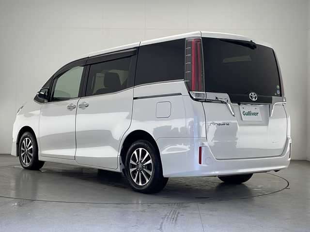 トヨタ エスクァイア Gi 宮崎県 2018(平30)年 3.2万km ホワイトパールクリスタルシャイン Toyota Safety Sense/〇プリクラシュセーフティ/〇レーンディパーチャーアラート/〇オートマチックハイビーム/〇コーナーセンサー/〇先行車発進告知/純正9インチSDナビ/フルセグTV/CD/DVD/Bluetooth/バックカメラ/純正12.1インチ後席ディスプレイ（V12T-R68C)/両側パワースライドドア/クルーズコントロール/黒レザーシート/シートヒーター/LEDヘッドライト/ビルトインETC2.0/純正15インチAW/アイドリングストップ/前後ドライブレコーダー/スマートキー×２/保証書/取扱説明書/ナビ取扱説明書