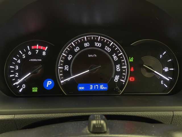 トヨタ エスクァイア Gi 宮崎県 2018(平30)年 3.2万km ホワイトパールクリスタルシャイン Toyota Safety Sense/〇プリクラシュセーフティ/〇レーンディパーチャーアラート/〇オートマチックハイビーム/〇コーナーセンサー/〇先行車発進告知/純正9インチSDナビ/フルセグTV/CD/DVD/Bluetooth/バックカメラ/純正12.1インチ後席ディスプレイ（V12T-R68C)/両側パワースライドドア/クルーズコントロール/黒レザーシート/シートヒーター/LEDヘッドライト/ビルトインETC2.0/純正15インチAW/アイドリングストップ/前後ドライブレコーダー/スマートキー×２/保証書/取扱説明書/ナビ取扱説明書