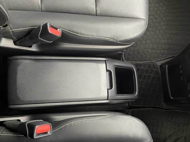 トヨタ エスクァイア Gi 宮崎県 2018(平30)年 3.2万km ホワイトパールクリスタルシャイン Toyota Safety Sense/〇プリクラシュセーフティ/〇レーンディパーチャーアラート/〇オートマチックハイビーム/〇コーナーセンサー/〇先行車発進告知/純正9インチSDナビ/フルセグTV/CD/DVD/Bluetooth/バックカメラ/純正12.1インチ後席ディスプレイ（V12T-R68C)/両側パワースライドドア/クルーズコントロール/黒レザーシート/シートヒーター/LEDヘッドライト/ビルトインETC2.0/純正15インチAW/アイドリングストップ/前後ドライブレコーダー/スマートキー×２/保証書/取扱説明書/ナビ取扱説明書