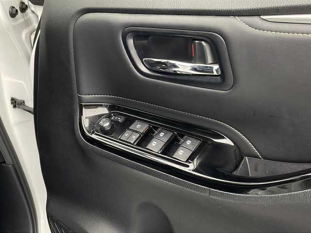トヨタ エスクァイア Gi 宮崎県 2018(平30)年 3.2万km ホワイトパールクリスタルシャイン Toyota Safety Sense/〇プリクラシュセーフティ/〇レーンディパーチャーアラート/〇オートマチックハイビーム/〇コーナーセンサー/〇先行車発進告知/純正9インチSDナビ/フルセグTV/CD/DVD/Bluetooth/バックカメラ/純正12.1インチ後席ディスプレイ（V12T-R68C)/両側パワースライドドア/クルーズコントロール/黒レザーシート/シートヒーター/LEDヘッドライト/ビルトインETC2.0/純正15インチAW/アイドリングストップ/前後ドライブレコーダー/スマートキー×２/保証書/取扱説明書/ナビ取扱説明書