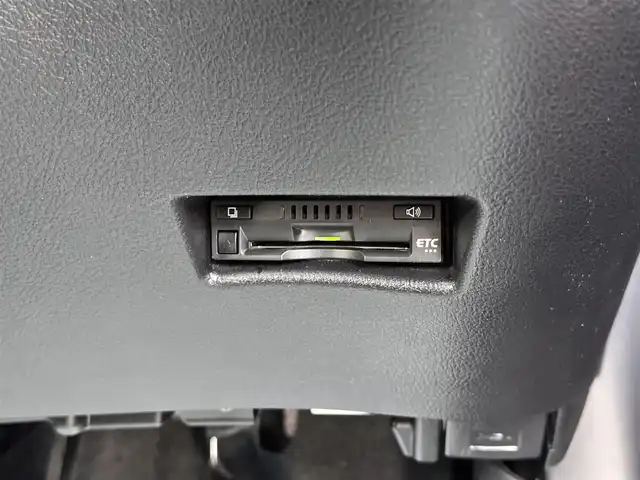 トヨタ シエンタ ファンベースG クエロ 宮城県 2021(令3)年 2.7万km ブラックマイカ パノラミックビュー対応ナビレディパッケージ/・パノラミックビューモニター/・ステアリングスイッチ/・ドアミラーヒーター/＝＝＝/セーフティセンス/・プリクラッシュセーフティ/・レーンディパーチャーアラート/・オートマチックハイビーム/先行車発進告知機能/インテリジェントクリアランスソナー/純正ナビ（NSCN-W68）/・AM/FM/・フルセグTV/・CD/SD/・Bluetooth/ビルトインETC/前後ドライブレコーダー/革巻きステアリング/ハーフレザーシート/両側パワースライドドア/LEDオートライト/フォグランプ/プッシュスタート/スマートキー/横滑り防止装置/純正ドアバイザー/純正フロアマット/Wエアバッグ