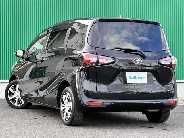 トヨタ シエンタ ファンベースG クエロ 宮城県 2021(令3)年 2.7万km ブラックマイカ パノラミックビュー対応ナビレディパッケージ/・パノラミックビューモニター/・ステアリングスイッチ/・ドアミラーヒーター/＝＝＝/セーフティセンス/・プリクラッシュセーフティ/・レーンディパーチャーアラート/・オートマチックハイビーム/先行車発進告知機能/インテリジェントクリアランスソナー/純正ナビ（NSCN-W68）/・AM/FM/・フルセグTV/・CD/SD/・Bluetooth/ビルトインETC/前後ドライブレコーダー/革巻きステアリング/ハーフレザーシート/両側パワースライドドア/LEDオートライト/フォグランプ/プッシュスタート/スマートキー/横滑り防止装置/純正ドアバイザー/純正フロアマット/Wエアバッグ