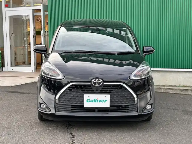 トヨタ シエンタ ファンベースG クエロ 宮城県 2021(令3)年 2.7万km ブラックマイカ パノラミックビュー対応ナビレディパッケージ/・パノラミックビューモニター/・ステアリングスイッチ/・ドアミラーヒーター/＝＝＝/セーフティセンス/・プリクラッシュセーフティ/・レーンディパーチャーアラート/・オートマチックハイビーム/先行車発進告知機能/インテリジェントクリアランスソナー/純正ナビ（NSCN-W68）/・AM/FM/・フルセグTV/・CD/SD/・Bluetooth/ビルトインETC/前後ドライブレコーダー/革巻きステアリング/ハーフレザーシート/両側パワースライドドア/LEDオートライト/フォグランプ/プッシュスタート/スマートキー/横滑り防止装置/純正ドアバイザー/純正フロアマット/Wエアバッグ