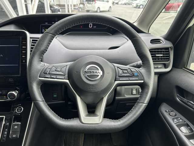 日産 セレナ ハイウェイスター V 静岡県 2022(令4)年 6万km ブリリアントホワイトパール 純正10インチSDナビ/フルセグTV/Bluetooth接続/エマージェンシーブレーキ/プロパイロット/デジタルインナーミラー/アイドリングストップ/ビルトインETC/LEDヘッドライト/ロールサンシェード/シート&ハンドルヒーター/アラウンドビューモニター/両側パワースライドドア/純正16AW
