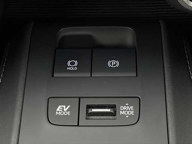トヨタ ハリアー ハイブリッド Z レザーパッケージ 新潟県 2023(令5)年 5.6万km プラチナホワイトパールマイカ 純正メモリナビ（Bluetooth・USB）/アラウンドビューモニター　/調光パノラマルーフ　/ＪＢＬサウンド　/セーフティセンス　/レザーシート　/ETC2.0　/フルセグ　/追従クルーズコントロール/レーンキープアシスト/前後コーナーセンサー/前席パワーシート　/前席シートヒーター　/前席エアシート　/電動リアゲート/シートベンチレーション/LEDオートライト　/オートマチックハイビーム/LEDシーケンシャルランプ/ブラインドスポットモニター/本革シフトノブ/プラグインHV/MTモード付AT/アイドリングストップ/スマートキー/スペアキー/純正フロアマット/純正１９インチアルミホイール
