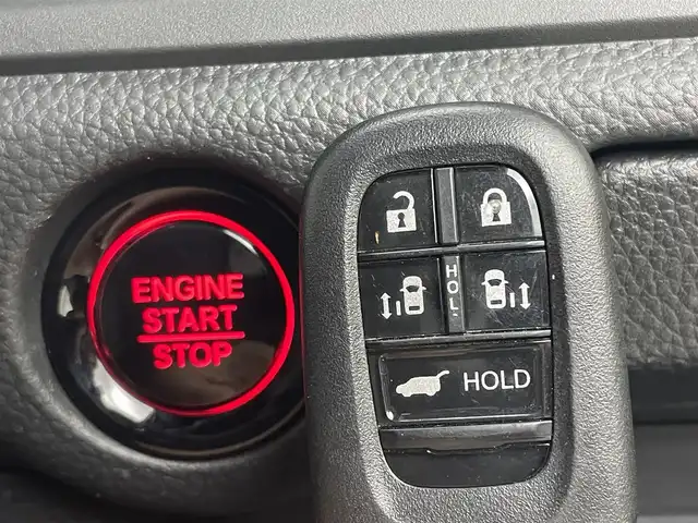 ホンダ ステップワゴン スパーダ プレミアムライン 茨城県 2022(令4)年 1.3万km プラチナホワイトパール 純正11.4型ナビ/全周囲カメラ/フルセグ/純正10.1型フリップダウンモニター/衝突被害軽減ブレーキ/車線逸脱抑制装置/レーダークルーズコントロール/オートマチックハイビーム/クリアランスソナー/BSI/パワーバックドア/両側電動スライドドア/ETC/ドラレコ/シートヒーター/純正17インチAW/LEDヘッドライト/スマートキー