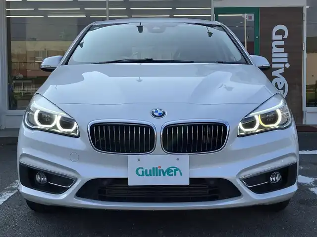 ＢＭＷ ２１８ｉ アクティブツアラー ラグジュアリー 三重県 2018(平30)年 6万km ミネラルホワイト ♪パワーバックドア/インテリジェントセーフティー/レーンディパーチャーウォーニング/パークディスタンスコントロール/純正ナビ/　・CD/DVD再生・CD録音/　・Bluetoothオーディオ・USB/バックカメラ/黒革シート/前席パワーシート(D席メモリ付)/前席シートヒーター/スマートキー×2/プッシュスタート/前後ドライブレコーダー/クルーズコントロール/アイドリングストップ/純正16インチAW/LEDヘッドライト/フォグライト /オートライト/オートワイパー/フロアマット/電格ミラー/ETC/サイドカーテンエアバック