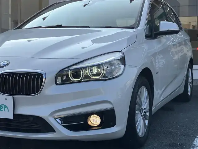 ＢＭＷ ２１８ｉ アクティブツアラー ラグジュアリー 三重県 2018(平30)年 6万km ミネラルホワイト ♪パワーバックドア/インテリジェントセーフティー/レーンディパーチャーウォーニング/パークディスタンスコントロール/純正ナビ/　・CD/DVD再生・CD録音/　・Bluetoothオーディオ・USB/バックカメラ/黒革シート/前席パワーシート(D席メモリ付)/前席シートヒーター/スマートキー×2/プッシュスタート/前後ドライブレコーダー/クルーズコントロール/アイドリングストップ/純正16インチAW/LEDヘッドライト/フォグライト /オートライト/オートワイパー/フロアマット/電格ミラー/ETC/サイドカーテンエアバック