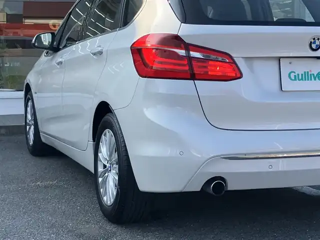 ＢＭＷ ２１８ｉ アクティブツアラー ラグジュアリー 三重県 2018(平30)年 6万km ミネラルホワイト ♪パワーバックドア/インテリジェントセーフティー/レーンディパーチャーウォーニング/パークディスタンスコントロール/純正ナビ/　・CD/DVD再生・CD録音/　・Bluetoothオーディオ・USB/バックカメラ/黒革シート/前席パワーシート(D席メモリ付)/前席シートヒーター/スマートキー×2/プッシュスタート/前後ドライブレコーダー/クルーズコントロール/アイドリングストップ/純正16インチAW/LEDヘッドライト/フォグライト /オートライト/オートワイパー/フロアマット/電格ミラー/ETC/サイドカーテンエアバック
