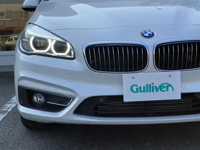 ＢＭＷ ２１８ｉ アクティブツアラー ラグジュアリー 三重県 2018(平30)年 6万km ミネラルホワイト ♪パワーバックドア/インテリジェントセーフティー/レーンディパーチャーウォーニング/パークディスタンスコントロール/純正ナビ/　・CD/DVD再生・CD録音/　・Bluetoothオーディオ・USB/バックカメラ/黒革シート/前席パワーシート(D席メモリ付)/前席シートヒーター/スマートキー×2/プッシュスタート/前後ドライブレコーダー/クルーズコントロール/アイドリングストップ/純正16インチAW/LEDヘッドライト/フォグライト /オートライト/オートワイパー/フロアマット/電格ミラー/ETC/サイドカーテンエアバック