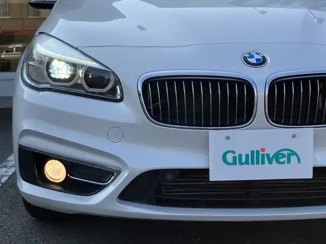 ＢＭＷ ２１８ｉ アクティブツアラー ラグジュアリー 三重県 2018(平30)年 6万km ミネラルホワイト ♪パワーバックドア/インテリジェントセーフティー/レーンディパーチャーウォーニング/パークディスタンスコントロール/純正ナビ/　・CD/DVD再生・CD録音/　・Bluetoothオーディオ・USB/バックカメラ/黒革シート/前席パワーシート(D席メモリ付)/前席シートヒーター/スマートキー×2/プッシュスタート/前後ドライブレコーダー/クルーズコントロール/アイドリングストップ/純正16インチAW/LEDヘッドライト/フォグライト /オートライト/オートワイパー/フロアマット/電格ミラー/ETC/サイドカーテンエアバック