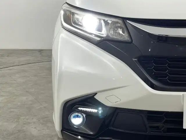 ホンダ フリード モデューロX ホンダセンシング 福島県 2018(平30)年 6.4万km ホワイトオーキッドパール ホンダセンシング　/・CMBS/・車線逸脱警報/・ACC/・レーンアシスト/・歩行者事故低減ステアリング/純正SDナビゲーション/【AM/FM/DVD/CD/Bluetooth/フルセグ】/型番:VXM-187VFNI　/バックカメラ　/ドライブレコーダー　/両側パワースライドドア　/純正フリップダウンモニター　/ハーフレザーシート/プッシュスタート　/・スマートキー　/・スペアキー　/オートライト　/・ＬＥＤライト　/・フォグライト/ステアリングスイッチ/・革巻きステアリング/・チルトステアリング/ETC/ウィンカーミラー