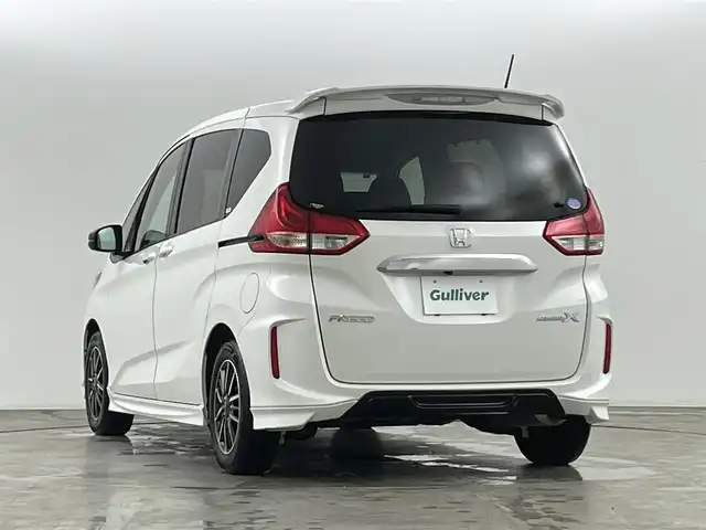 ホンダ フリード モデューロX ホンダセンシング 福島県 2018(平30)年 6.4万km ホワイトオーキッドパール ホンダセンシング　/・CMBS/・車線逸脱警報/・ACC/・レーンアシスト/・歩行者事故低減ステアリング/純正SDナビゲーション/【AM/FM/DVD/CD/Bluetooth/フルセグ】/型番:VXM-187VFNI　/バックカメラ　/ドライブレコーダー　/両側パワースライドドア　/純正フリップダウンモニター　/ハーフレザーシート/プッシュスタート　/・スマートキー　/・スペアキー　/オートライト　/・ＬＥＤライト　/・フォグライト/ステアリングスイッチ/・革巻きステアリング/・チルトステアリング/ETC/ウィンカーミラー