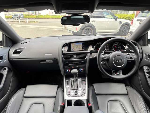 アウディ Ａ５ SB Sライン コンペティションプラス 山梨県 2015(平27)年 5.1万km デイトナグレーパールエフェクト 最終型/黒革/アシスタンスＰ/ＡＣＣ/ＯＰ２０ＡＷ/純正ＨＤＤナビ/Ｂカメラ/ＢＴ/ＣＤ/ＤＶＤ/ＢＳＡ/ＨＩＤヘッドライト/前後コーナーＳ/Ｐシート/シートヒーター/ＬＫＡ/ＥＴＣ/Ａライト/取説