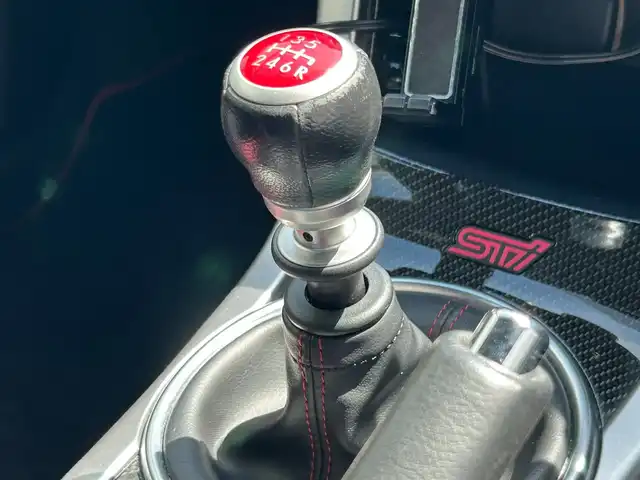 スバル ＷＲＸ ＳＴＩ STI 滋賀県 2015(平27)年 15万km ダークグレーメタリック 4WD(F4)/HKSサスペンション（Spec-A）/7インチ純正ナビ【AVIC-ZH0999】/（FM/AM/CD/DVD/Bluetooth/HDMI/フルセグTV）/バックカメラ/サイドカメラ/ETC/GPSレーダー/デジタルインナーミラー(前後ドラレコ機能付き)/アドバンスドセーフティパッケージ/・リヤビークルディティクション/・サイドビューモニター/・ハイビームアシスト/電動格納ミラー/革巻きステアリング/ステアリングスイッチ/オートライト/LEDヘッドライト/フロントフォグ/リアフォグ/フルオートエアコン/プッシュスタート/スマートキー/純正フロアマット