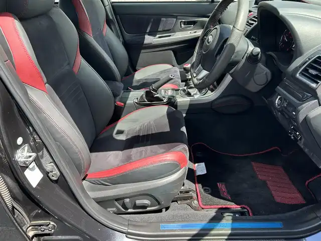 スバル ＷＲＸ ＳＴＩ STI 滋賀県 2015(平27)年 15万km ダークグレーメタリック 4WD(F4)/HKSサスペンション（Spec-A）/7インチ純正ナビ【AVIC-ZH0999】/（FM/AM/CD/DVD/Bluetooth/HDMI/フルセグTV）/バックカメラ/サイドカメラ/ETC/GPSレーダー/デジタルインナーミラー(前後ドラレコ機能付き)/アドバンスドセーフティパッケージ/・リヤビークルディティクション/・サイドビューモニター/・ハイビームアシスト/電動格納ミラー/革巻きステアリング/ステアリングスイッチ/オートライト/LEDヘッドライト/フロントフォグ/リアフォグ/フルオートエアコン/プッシュスタート/スマートキー/純正フロアマット