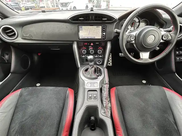 トヨタ ８６ GT リミテッド 群馬県 2020(令2)年 2.3万km クリスタルホワイトパール ワンオーナー/LEDクリアランス付きLEDヘッドライト/純正SDナビ/　CD/DVDhBluetooth/フルセグTV/TVキット/バックカメラ/ダブルステッチ入革アルカンターラコンビシート/純正ドライブレコーダー/ETC2.0/パドルシフト/前席シートヒーター/純正１７インチアルミホイール/純正フロアマット/横滑り防止装置/プッシュスタート/スマートキー/スペアキー