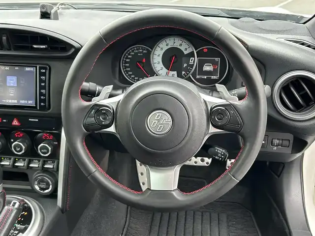 トヨタ ８６ GT リミテッド 群馬県 2020(令2)年 2.3万km クリスタルホワイトパール ワンオーナー/LEDクリアランス付きLEDヘッドライト/純正SDナビ/　CD/DVDhBluetooth/フルセグTV/TVキット/バックカメラ/ダブルステッチ入革アルカンターラコンビシート/純正ドライブレコーダー/ETC2.0/パドルシフト/前席シートヒーター/純正１７インチアルミホイール/純正フロアマット/横滑り防止装置/プッシュスタート/スマートキー/スペアキー