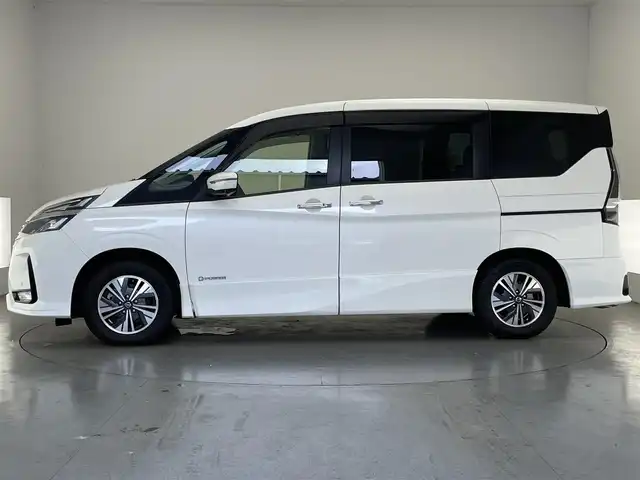 日産 セレナ e－パワー ハイウェイスター V 愛知県 2019(令1)年 4.1万km ブリリアントホワイトパール 純正10インチナビ/フルセグTV/ブルーレイ再生機能/DVD/フリップダウンモニター/アラウンドビューモニター/ブラインドスポットモニター/プロパイロット/クルーズコントロール/両側パワースライドドア/電動パーキング/LEDオートライト/フォグランプ/ETC/ドライブレコーダー/衝突被害軽減ブレーキ/カーテンエアバッグ/コーナーセンサー/純正アルミホイール/純正フロアマット/禁煙車