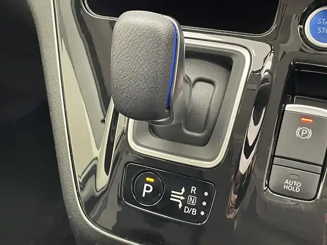 日産 セレナ e－パワー ハイウェイスター V 愛知県 2019(令1)年 4.1万km ブリリアントホワイトパール 純正10インチナビ/フルセグTV/ブルーレイ再生機能/DVD/フリップダウンモニター/アラウンドビューモニター/ブラインドスポットモニター/プロパイロット/クルーズコントロール/両側パワースライドドア/電動パーキング/LEDオートライト/フォグランプ/ETC/ドライブレコーダー/衝突被害軽減ブレーキ/カーテンエアバッグ/コーナーセンサー/純正アルミホイール/純正フロアマット/禁煙車