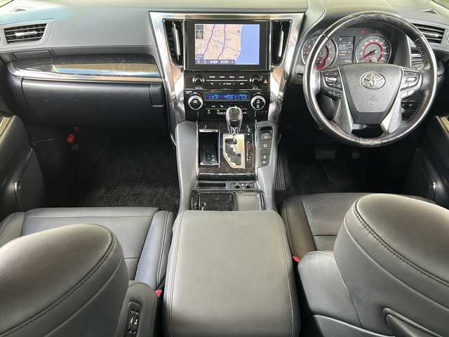 トヨタ アルファード S Cパッケージ 静岡県 2021(令3)年 2.6万km ブラック 純正ナビ/・FM/AM/・CD/DVD/・USB/・Bluetooth/・Miracast/・フルセグTV/主要装備/・フリップダウンモニター/・ブラックレザー/・ツインサンルーフ/・パワーバックドア/・ステアリングヒーター/・ビルトインＥＴＣ/・プリクラッシュセーフティ/・運転席+助手席シートヒーター/・運転席+助手席ベンチレーション/・運転席+助手席パワーシート/・オートハイビーム/・MTモード付AT/・ビルトインETC2.0/・AC100V100W電源