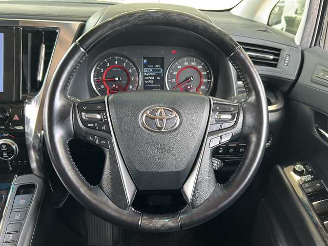 トヨタ アルファード S Cパッケージ 静岡県 2021(令3)年 2.6万km ブラック 純正ナビ/・FM/AM/・CD/DVD/・USB/・Bluetooth/・Miracast/・フルセグTV/主要装備/・フリップダウンモニター/・ブラックレザー/・ツインサンルーフ/・パワーバックドア/・ステアリングヒーター/・ビルトインＥＴＣ/・プリクラッシュセーフティ/・運転席+助手席シートヒーター/・運転席+助手席ベンチレーション/・運転席+助手席パワーシート/・オートハイビーム/・MTモード付AT/・ビルトインETC2.0/・AC100V100W電源