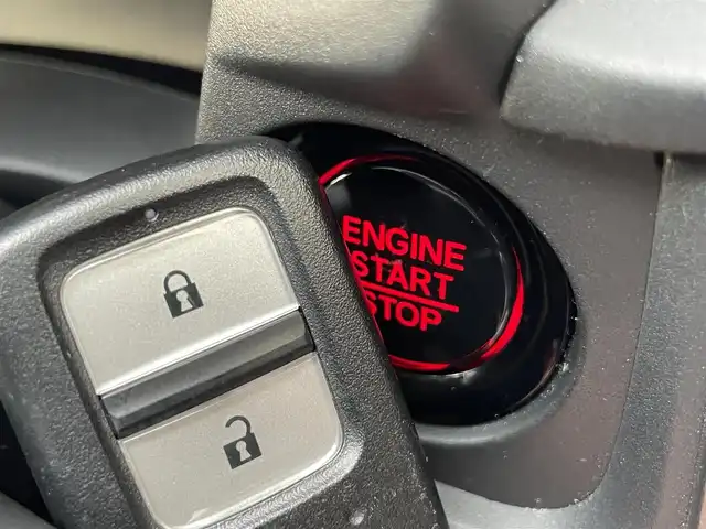 ホンダ ＷＲ－Ｖ Z+ 東京都 2024(令6)年 0.6万km クリスタルブラックパール 純正９型ナビ　/ＴＶ　/Ｂｌｕｅｔｏｏｔｈ　/バックカメラ　/前後ドラレコ　/クルコン　/ＬＥＤヘッドライト　/ルーフレール　/レーンアシスト/横滑り防止装置/衝突被害軽減システム　/ABS/純正フロアマット　/オートライト　/オートエアコン/エンジンスタートボタン/スマートキー/SRSエアバッグ（運転席/カーテン）/純正１７インチアルミホイール