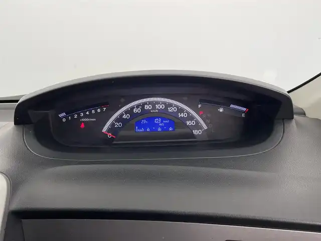 ホンダ フリード G ジャストセレクション 大分県 2011(平23)年 13.1万km プレミアムホワイトパール 社外メモリーナビ/（フルセグ/CD/DVD/Bluetooth）/バックカメラ/片側パワースライドドア/ETC/電動格納ミラー/オートライト/フロアマット