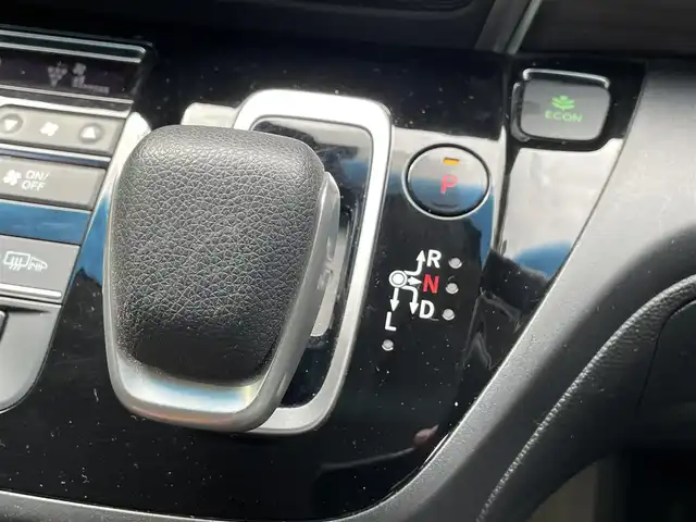 ホンダ フリード ハイブリット G ホンダセンシング 滋賀県 2020(令2)年 7.3万km シルバーミストグリーンM 社外9インチナビ/【Bluetooth/CD/DVD/フルセグTV】/両側パワースライドドア/ホンダセンシング/バックカメラ/追従クルーズコントロール/レーンキープアシスト/リアソナー/衝突軽減ブレーキ/LEDヘッドライト/オートライト/ハーフレザーシート/D/Nシートヒーター/ビルトインETC/プッシュスタート/スマートキー/ステアリングリモコン