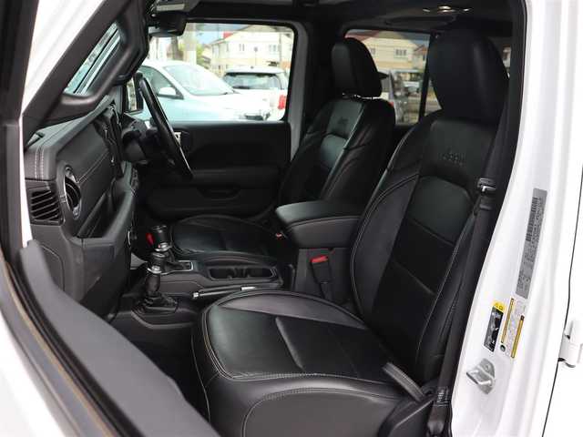 クライスラー・ジープ ジープ ラングラー アンリミテッド サハラ 長野県 2020(令2)年 3.8万km ブライトホワイト 黒革シート/Uconnectナビ/AppleCarPlay/フルセグTV/バック/サイド/フロントカメラ/ACC/衝突軽減ブレーキ/ブラインドスポットA/シートヒーター/ステアリングヒーター/スマートキー/純正18AW/LEDライト/前後ドライブレコーダー