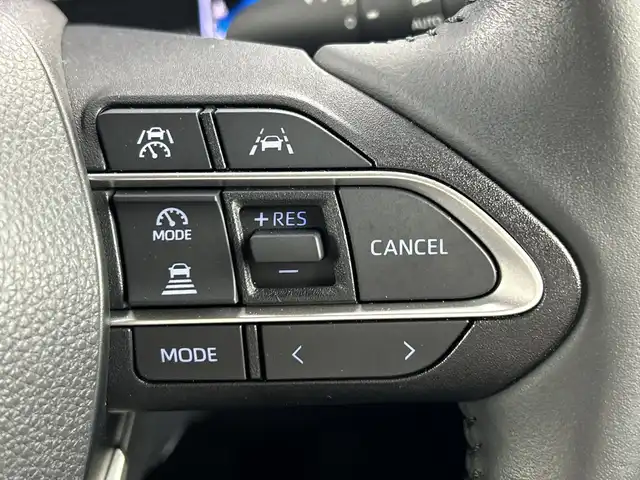 トヨタ ノア ハイブリッド S－Z 愛知県 2023(令5)年 2.8万km アティチュードブラックマイカ 禁煙車/純正10.5インチナビ/（CD/DVD/Bluetooth/フルセグTV/USB/HDMI)/バックカメラ/フリップダウンモニター/AC100V電源/トヨタセーフティセンス/・プリクラッシュセーフティ/・レーントレーシングアシスト/・レーンディパーチャーアラート/・レーダークルーズコントロール/・オートマチックハイビーム/・ロードサインアシスト/・プロアクティブドライビングアシス/・発進遅れ告知機能：先行車・信号出遅れ防止をサポート/・緊急時操舵支援/・フロントクロストラフィックアラート/ETC2.0/シートヒーター/ハーフレザーシート/両側パワースライドドア/純正17インチアルミホイール/スマートキー/プッシュスタート/LEDヘッドライト/フロントフォグランプ/オートライト/純正フロアマット/横滑り防止装置/電子パーキングブレーキ/オートホールド