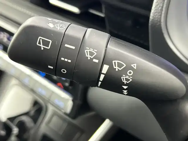 トヨタ ノア ハイブリッド S－Z 愛知県 2023(令5)年 2.8万km アティチュードブラックマイカ 禁煙車/純正10.5インチナビ/（CD/DVD/Bluetooth/フルセグTV/USB/HDMI)/バックカメラ/フリップダウンモニター/AC100V電源/トヨタセーフティセンス/・プリクラッシュセーフティ/・レーントレーシングアシスト/・レーンディパーチャーアラート/・レーダークルーズコントロール/・オートマチックハイビーム/・ロードサインアシスト/・プロアクティブドライビングアシス/・発進遅れ告知機能：先行車・信号出遅れ防止をサポート/・緊急時操舵支援/・フロントクロストラフィックアラート/ETC2.0/シートヒーター/ハーフレザーシート/両側パワースライドドア/純正17インチアルミホイール/スマートキー/プッシュスタート/LEDヘッドライト/フロントフォグランプ/オートライト/純正フロアマット/横滑り防止装置/電子パーキングブレーキ/オートホールド