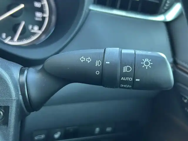 トヨタ ハリアー G レザーパッケージ 静岡県 2021(令3)年 3.7万km ホワイトパールクリスタルシャイン トヨタセーフティセンス/・プリクラッシュセーフティ/・レーントレーシングアシスト/・レーダークルーズコントロール/・アダプティブハイビームアシスト/・パーキングブレーキ/純正ディスプレイオーディオ/デジタルインナーミラー/ビルトインＥＴＣ/雨滴感応フロントバイパー/パワーメモリーシート/シートヒーター/シートクーラー/パワーバックドア/バックカメラ/LEDオートヘッドライト/デュアルエアコン/純正18AW