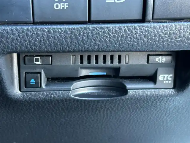 トヨタ ハリアー G レザーパッケージ 静岡県 2021(令3)年 3.7万km ホワイトパールクリスタルシャイン トヨタセーフティセンス/・プリクラッシュセーフティ/・レーントレーシングアシスト/・レーダークルーズコントロール/・アダプティブハイビームアシスト/・パーキングブレーキ/純正ディスプレイオーディオ/デジタルインナーミラー/ビルトインＥＴＣ/雨滴感応フロントバイパー/パワーメモリーシート/シートヒーター/シートクーラー/パワーバックドア/バックカメラ/LEDオートヘッドライト/デュアルエアコン/純正18AW