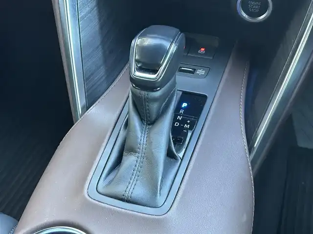 トヨタ ハリアー G レザーパッケージ 静岡県 2021(令3)年 3.7万km ホワイトパールクリスタルシャイン トヨタセーフティセンス/・プリクラッシュセーフティ/・レーントレーシングアシスト/・レーダークルーズコントロール/・アダプティブハイビームアシスト/・パーキングブレーキ/純正ディスプレイオーディオ/デジタルインナーミラー/ビルトインＥＴＣ/雨滴感応フロントバイパー/パワーメモリーシート/シートヒーター/シートクーラー/パワーバックドア/バックカメラ/LEDオートヘッドライト/デュアルエアコン/純正18AW