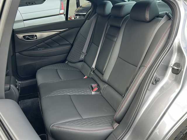 日産 スカイライン 400R 大阪府 2021(令3)年 3.3万km ダークメタルグレー １オーナー　衝突軽減システム　純正ナビ　全方位カメラ　フルセグＴＶ　ＣＤ　ＤＶＤ　ＢＴ　黒レザーシート　パワーシート　シートメモリ　シートヒーター　パドルシフト　レーダークルコン　ＥＴＣ２．０　ＬＥＤヘッドライト　ドライブレコーダー　プッシュスタート　スマートキー　取扱説明書　保証書　純正アルミホイール　純正フロアマット　