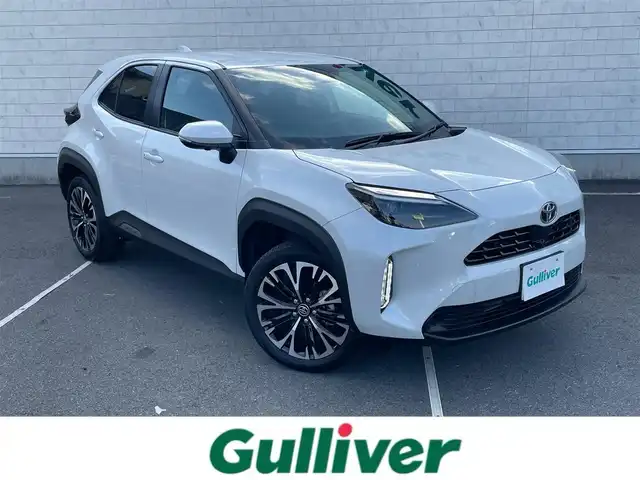 トヨタ ヤリスクロス ハイブリッド Z 静岡県 2025(令7)年 0.4万km プラチナホワイトパールマイカ レンタアップ車/純正ディスプレイオーディオナビ/（AM/FM/BT/Miracast)/HDMI端子/全方位カメラ/バックカメラ/レーダークルーズコントロール/ハーフレザーシート/運転席パワーシート/前席シートヒーター/ハンドルヒーター/ブラインドスポットモニター/トヨタセーフティセンス/プリクラッシュセーフティ/レーンキープアシスト/横滑り防止装置/電動パーキングブレーキ/オートホールド/ビルトインETC/スマートキー/プッシュスタート/スペアキー×１/ステアリングスイッチ/LEDヘッドライト/オートマチックハイビーム/電格ミラー/純正18インチアルミホイール/保証書