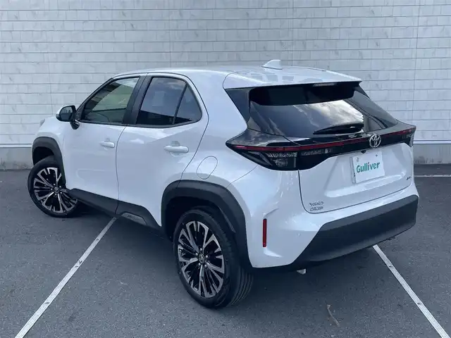 トヨタ ヤリスクロス ハイブリッド Z 静岡県 2025(令7)年 0.4万km プラチナホワイトパールマイカ レンタアップ車/純正ディスプレイオーディオナビ/（AM/FM/BT/Miracast)/HDMI端子/全方位カメラ/バックカメラ/レーダークルーズコントロール/ハーフレザーシート/運転席パワーシート/前席シートヒーター/ハンドルヒーター/ブラインドスポットモニター/トヨタセーフティセンス/プリクラッシュセーフティ/レーンキープアシスト/横滑り防止装置/電動パーキングブレーキ/オートホールド/ビルトインETC/スマートキー/プッシュスタート/スペアキー×１/ステアリングスイッチ/LEDヘッドライト/オートマチックハイビーム/電格ミラー/純正18インチアルミホイール/保証書
