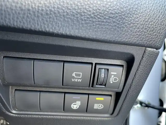 トヨタ ヤリスクロス ハイブリッド Z 静岡県 2025(令7)年 0.4万km プラチナホワイトパールマイカ レンタアップ車/純正ディスプレイオーディオナビ/（AM/FM/BT/Miracast)/HDMI端子/全方位カメラ/バックカメラ/レーダークルーズコントロール/ハーフレザーシート/運転席パワーシート/前席シートヒーター/ハンドルヒーター/ブラインドスポットモニター/トヨタセーフティセンス/プリクラッシュセーフティ/レーンキープアシスト/横滑り防止装置/電動パーキングブレーキ/オートホールド/ビルトインETC/スマートキー/プッシュスタート/スペアキー×１/ステアリングスイッチ/LEDヘッドライト/オートマチックハイビーム/電格ミラー/純正18インチアルミホイール/保証書