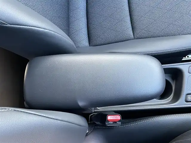 トヨタ ヤリスクロス ハイブリッド Z 静岡県 2025(令7)年 0.4万km プラチナホワイトパールマイカ レンタアップ車/純正ディスプレイオーディオナビ/（AM/FM/BT/Miracast)/HDMI端子/全方位カメラ/バックカメラ/レーダークルーズコントロール/ハーフレザーシート/運転席パワーシート/前席シートヒーター/ハンドルヒーター/ブラインドスポットモニター/トヨタセーフティセンス/プリクラッシュセーフティ/レーンキープアシスト/横滑り防止装置/電動パーキングブレーキ/オートホールド/ビルトインETC/スマートキー/プッシュスタート/スペアキー×１/ステアリングスイッチ/LEDヘッドライト/オートマチックハイビーム/電格ミラー/純正18インチアルミホイール/保証書