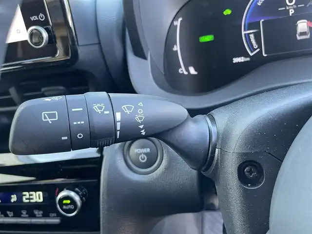 トヨタ ヤリスクロス ハイブリッド Z 静岡県 2025(令7)年 0.4万km プラチナホワイトパールマイカ レンタアップ車/純正ディスプレイオーディオナビ/（AM/FM/BT/Miracast)/HDMI端子/全方位カメラ/バックカメラ/レーダークルーズコントロール/ハーフレザーシート/運転席パワーシート/前席シートヒーター/ハンドルヒーター/ブラインドスポットモニター/トヨタセーフティセンス/プリクラッシュセーフティ/レーンキープアシスト/横滑り防止装置/電動パーキングブレーキ/オートホールド/ビルトインETC/スマートキー/プッシュスタート/スペアキー×１/ステアリングスイッチ/LEDヘッドライト/オートマチックハイビーム/電格ミラー/純正18インチアルミホイール/保証書