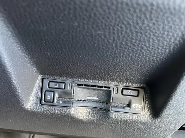 トヨタ ヤリスクロス ハイブリッド Z 静岡県 2025(令7)年 0.4万km プラチナホワイトパールマイカ レンタアップ車/純正ディスプレイオーディオナビ/（AM/FM/BT/Miracast)/HDMI端子/全方位カメラ/バックカメラ/レーダークルーズコントロール/ハーフレザーシート/運転席パワーシート/前席シートヒーター/ハンドルヒーター/ブラインドスポットモニター/トヨタセーフティセンス/プリクラッシュセーフティ/レーンキープアシスト/横滑り防止装置/電動パーキングブレーキ/オートホールド/ビルトインETC/スマートキー/プッシュスタート/スペアキー×１/ステアリングスイッチ/LEDヘッドライト/オートマチックハイビーム/電格ミラー/純正18インチアルミホイール/保証書