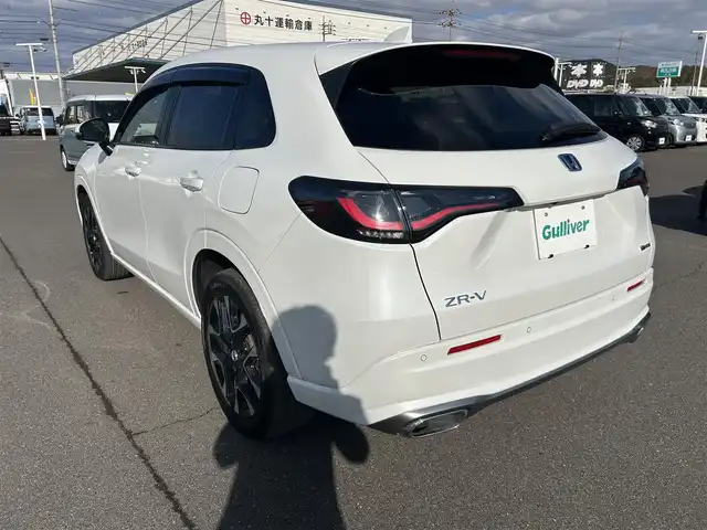 ホンダ ＺＲ－Ｖ ハイブリッド e:HEV Z 岡山県 2023(令5)年 1.6万km プラチナホワイトパール 登録時走行距離15833km/BOSEサウンドシステム/純正ナビ（AM.FM.TV.BT.CarPlay）/全方位カメラ/パワーバックドア/ホンダセンシング/・衝突軽減ブレーキ/・車線維持支援システム/・アダプティブクルーズコントロール/・踏み間違い衝突軽減システム/・ブラインドスポットモニター/・パーキングセンサーシステム/D/N席シートヒーター/D/N席パワーシート/ワイヤレス充電/前後ドライブレコーダー/ステアリングヒーター/LEDヘッドライト
