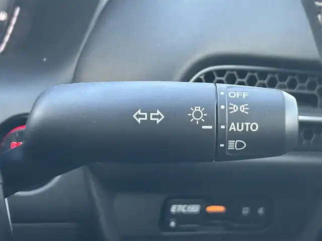 ホンダ ＺＲ－Ｖ ハイブリッド e:HEV Z 岡山県 2023(令5)年 1.6万km プラチナホワイトパール 登録時走行距離15833km/BOSEサウンドシステム/純正ナビ（AM.FM.TV.BT.CarPlay）/全方位カメラ/パワーバックドア/ホンダセンシング/・衝突軽減ブレーキ/・車線維持支援システム/・アダプティブクルーズコントロール/・踏み間違い衝突軽減システム/・ブラインドスポットモニター/・パーキングセンサーシステム/D/N席シートヒーター/D/N席パワーシート/ワイヤレス充電/前後ドライブレコーダー/ステアリングヒーター/LEDヘッドライト