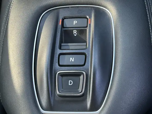 ホンダ ＺＲ－Ｖ ハイブリッド e:HEV Z 岡山県 2023(令5)年 1.6万km プラチナホワイトパール 登録時走行距離15833km/BOSEサウンドシステム/純正ナビ（AM.FM.TV.BT.CarPlay）/全方位カメラ/パワーバックドア/ホンダセンシング/・衝突軽減ブレーキ/・車線維持支援システム/・アダプティブクルーズコントロール/・踏み間違い衝突軽減システム/・ブラインドスポットモニター/・パーキングセンサーシステム/D/N席シートヒーター/D/N席パワーシート/ワイヤレス充電/前後ドライブレコーダー/ステアリングヒーター/LEDヘッドライト