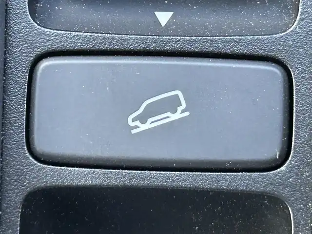 ホンダ ＺＲ－Ｖ ハイブリッド e:HEV Z 岡山県 2023(令5)年 1.6万km プラチナホワイトパール 登録時走行距離15833km/BOSEサウンドシステム/純正ナビ（AM.FM.TV.BT.CarPlay）/全方位カメラ/パワーバックドア/ホンダセンシング/・衝突軽減ブレーキ/・車線維持支援システム/・アダプティブクルーズコントロール/・踏み間違い衝突軽減システム/・ブラインドスポットモニター/・パーキングセンサーシステム/D/N席シートヒーター/D/N席パワーシート/ワイヤレス充電/前後ドライブレコーダー/ステアリングヒーター/LEDヘッドライト