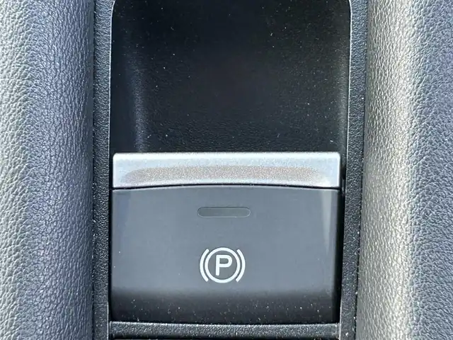 ホンダ ＺＲ－Ｖ ハイブリッド e:HEV Z 岡山県 2023(令5)年 1.6万km プラチナホワイトパール 登録時走行距離15833km/BOSEサウンドシステム/純正ナビ（AM.FM.TV.BT.CarPlay）/全方位カメラ/パワーバックドア/ホンダセンシング/・衝突軽減ブレーキ/・車線維持支援システム/・アダプティブクルーズコントロール/・踏み間違い衝突軽減システム/・ブラインドスポットモニター/・パーキングセンサーシステム/D/N席シートヒーター/D/N席パワーシート/ワイヤレス充電/前後ドライブレコーダー/ステアリングヒーター/LEDヘッドライト