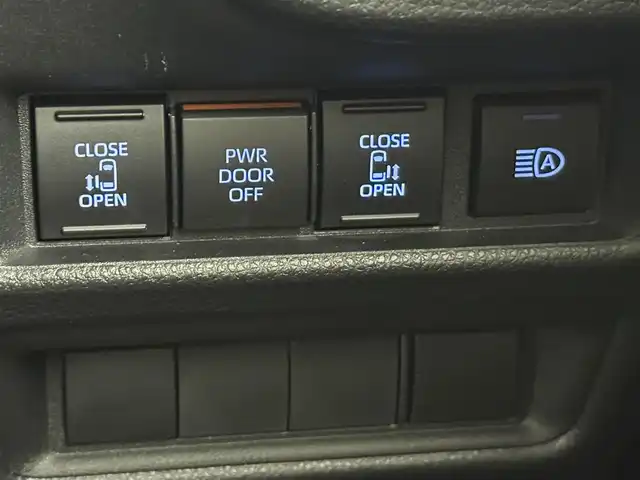 トヨタ シエンタ Z 愛知県 2023(令5)年 1.8万km ホワイトパールクリスタルシャイン 純正10.5インチディスプレイオーディオ/アラウンドビューモニター/フルセグTV/トヨタセーフティセンス/衝突被害軽減システム/クルーズコントロール/ブラインドスポットモニター/横滑り防止装置/コーナーセンサー/レーンキープアシスト/オートライト/オートマチックハイビーム/LEDヘッドライト/両側パワースライドドア/天井サーキュレーター/シートヒーター/ステアリングヒーター/ドライブレコーダー/ETC2.0/後席サンシェード/純正AW/純正フロアマット/プッシュスタート/スマートキー/スペアキー