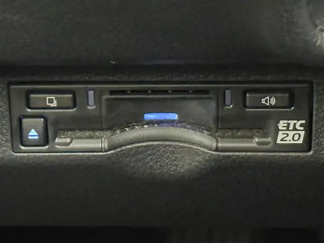 トヨタ シエンタ Z 愛知県 2023(令5)年 1.8万km ホワイトパールクリスタルシャイン 純正10.5インチディスプレイオーディオ/アラウンドビューモニター/フルセグTV/トヨタセーフティセンス/衝突被害軽減システム/クルーズコントロール/ブラインドスポットモニター/横滑り防止装置/コーナーセンサー/レーンキープアシスト/オートライト/オートマチックハイビーム/LEDヘッドライト/両側パワースライドドア/天井サーキュレーター/シートヒーター/ステアリングヒーター/ドライブレコーダー/ETC2.0/後席サンシェード/純正AW/純正フロアマット/プッシュスタート/スマートキー/スペアキー